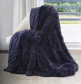 Narzuta CHON/LETTIE o szerokości 200 cm i długości 220 cm, kolor GRANATOWY. Gramatura: 280 GSM. Skład: 100% poliester 5900811841449