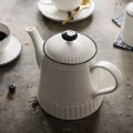 big_Pillar-dzbanek-czarna-obwodka.webp